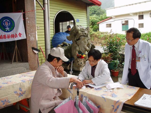 王肇偉藥師+安文彬理事長